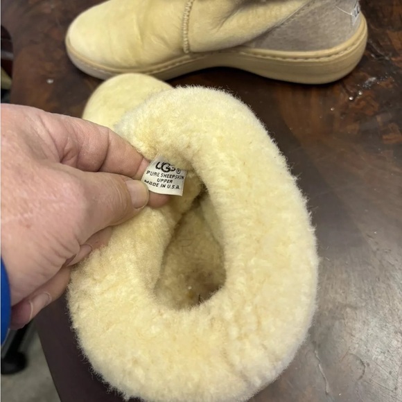 UGG beige snow boots women’s 9 short pull on suede sheepskin - Picture 4 of 4